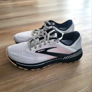 Brooks Adrenaline 22